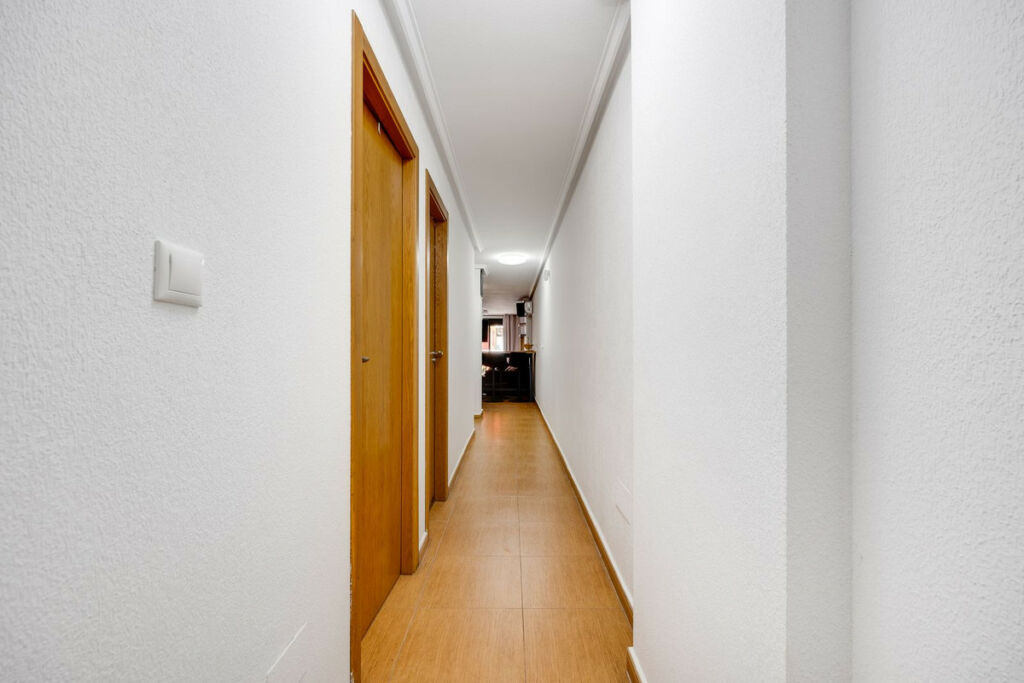 Middle Floor Apartment Torrevieja Alicante - image 30
