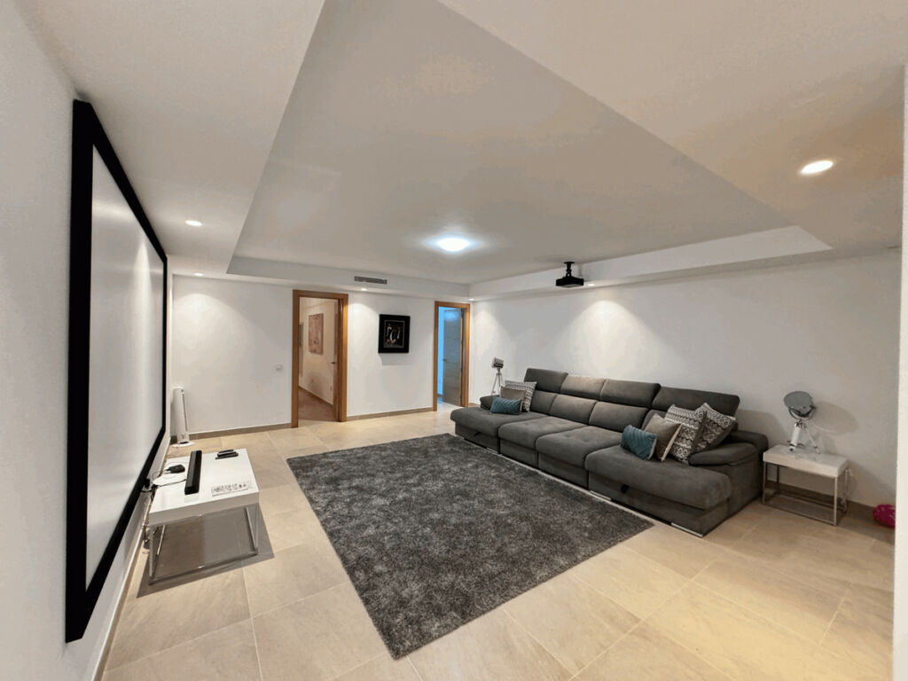 Detached Villa Estepona Málaga - image 30