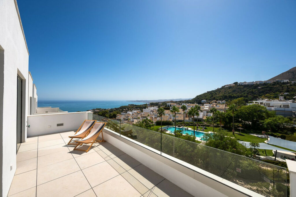Detached Villa Benalmadena Pueblo Málaga - image 27