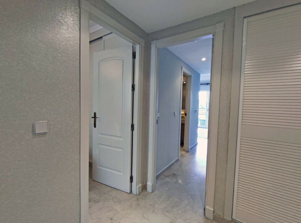Middle Floor Apartment Puerto Banús Málaga - image 30