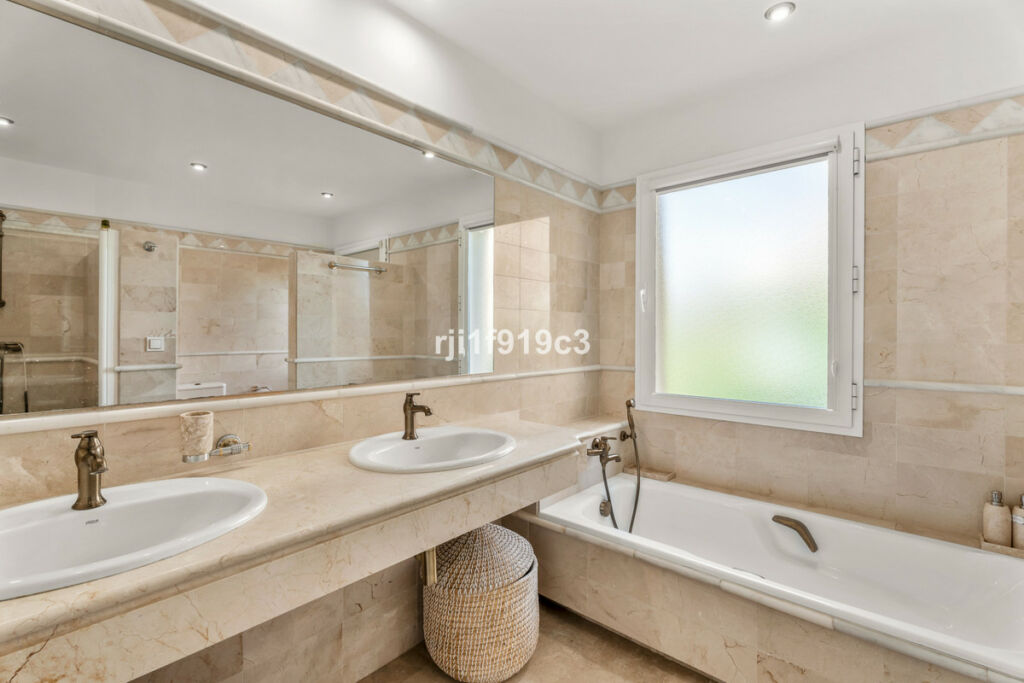 Middle Floor Apartment Elviria Málaga - image 30