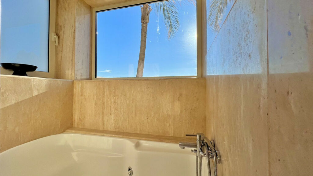 Penthouse Duplex Sierra Blanca Málaga - image 30