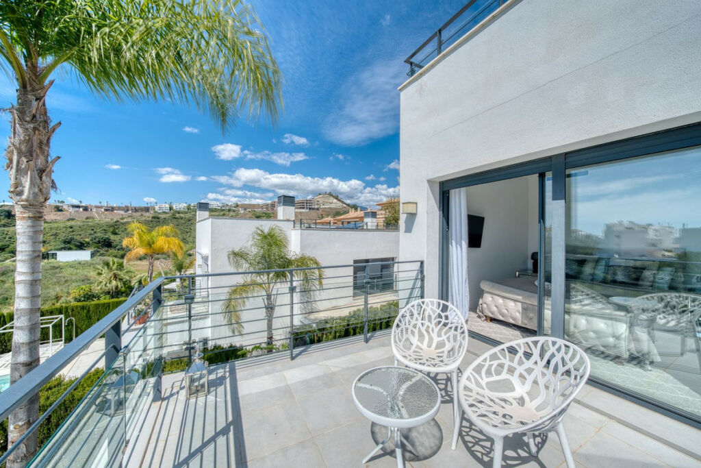 Detached Villa Estepona Málaga - image 30