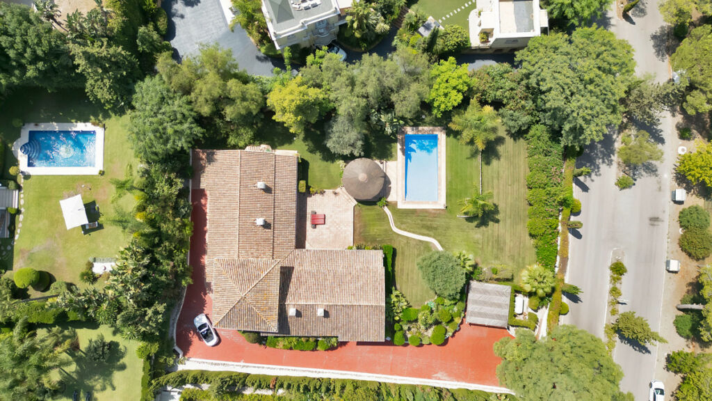 Detached Villa Estepona Málaga - image 30