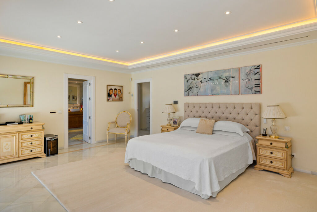 Detached Villa Nueva Andalucía Málaga - image 30
