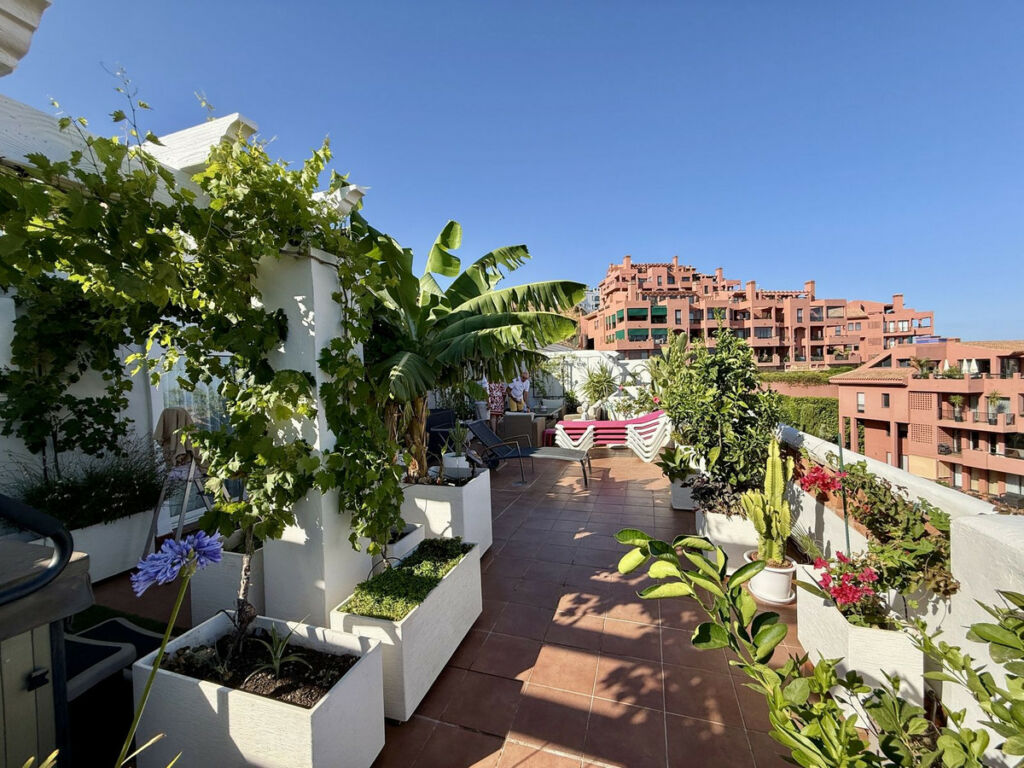 Penthouse Calahonda Málaga - image 30