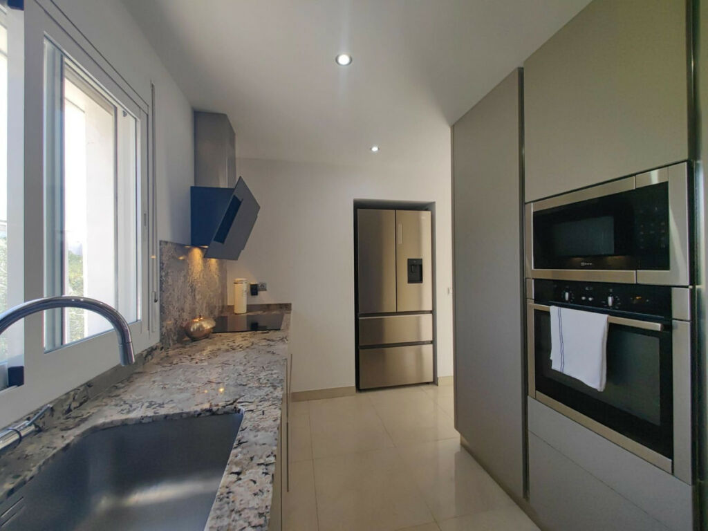 Detached Villa Estepona Málaga - image 30