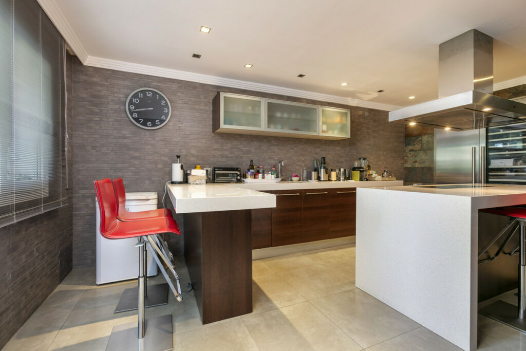 Middle Floor Apartment The Golden Mile Málaga - image 30