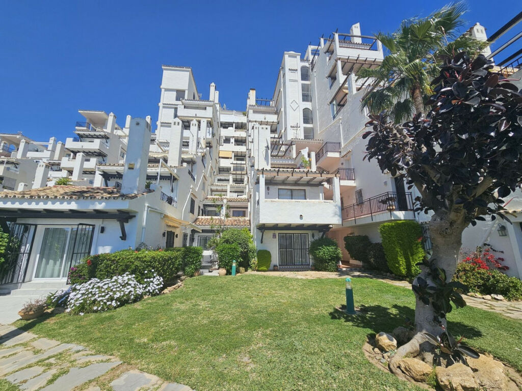Middle Floor Apartment Calahonda Málaga - image 34