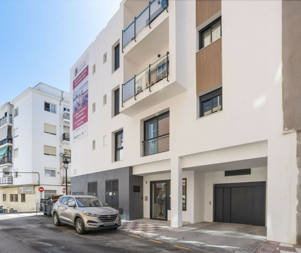 Middle Floor Apartment Estepona Málaga - image 30