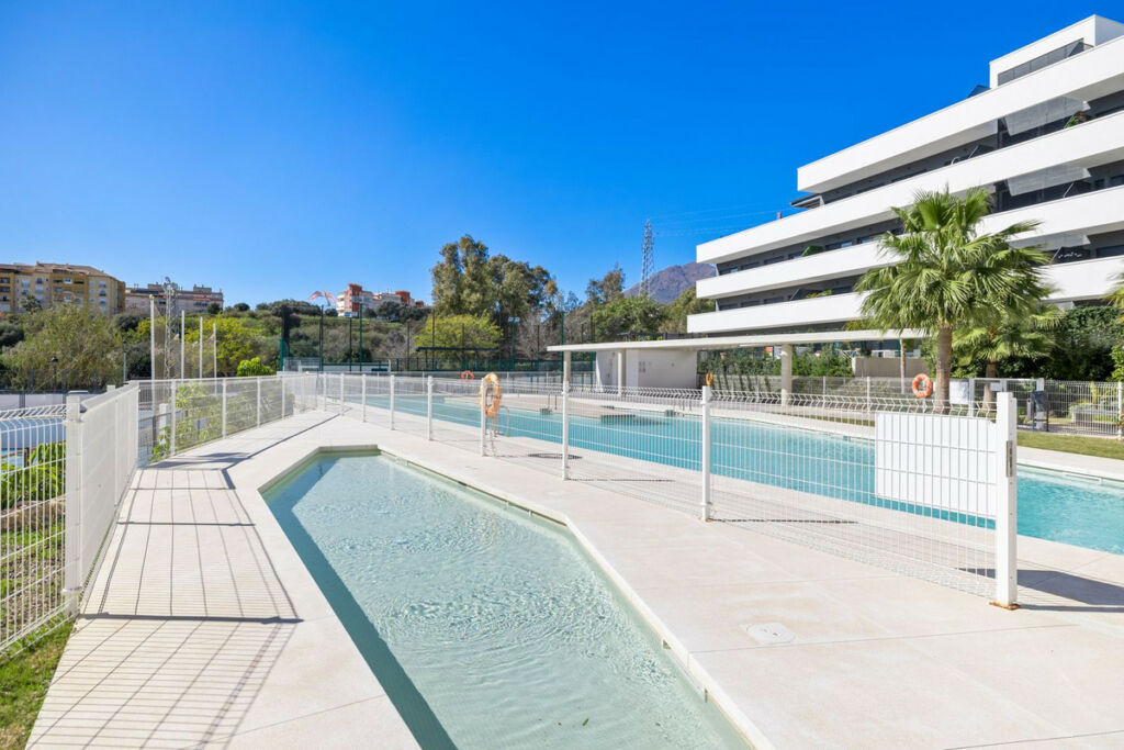 Middle Floor Apartment Estepona Málaga - image 30