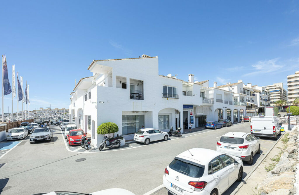 Top Floor Apartment Puerto Banús Málaga - image 30
