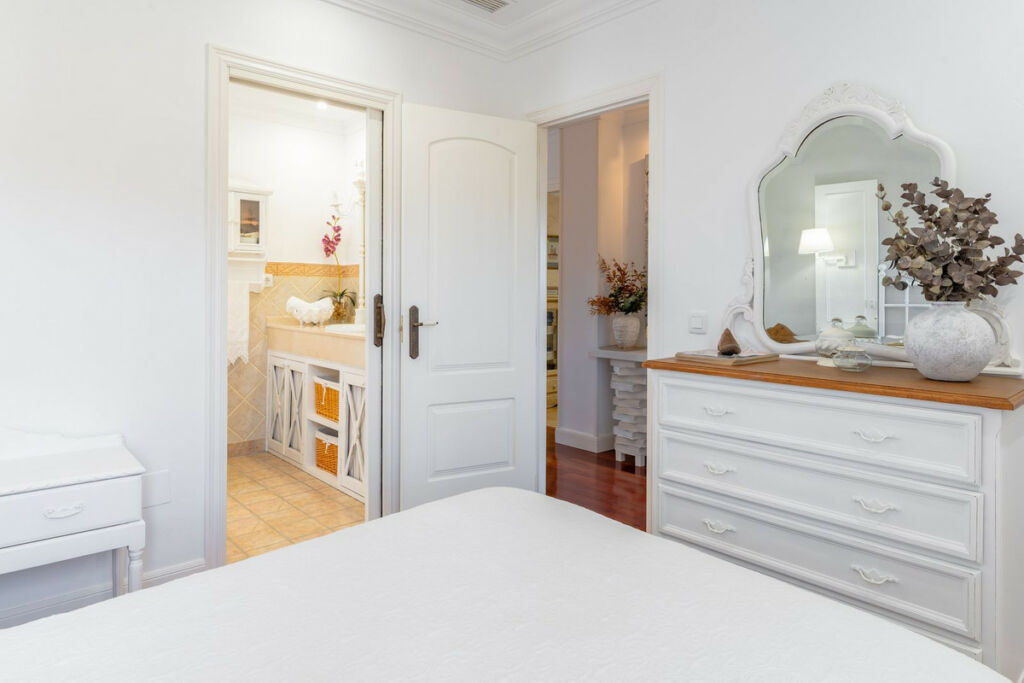 Detached Villa Sierrezuela Málaga - image 31