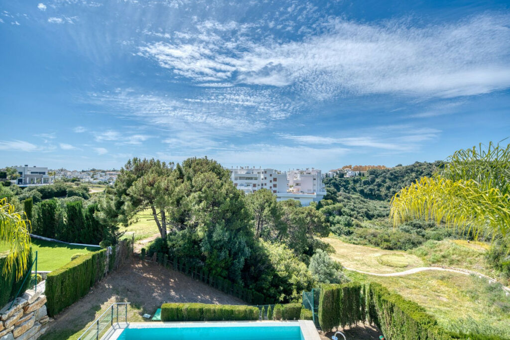 Detached Villa Estepona Málaga - image 31