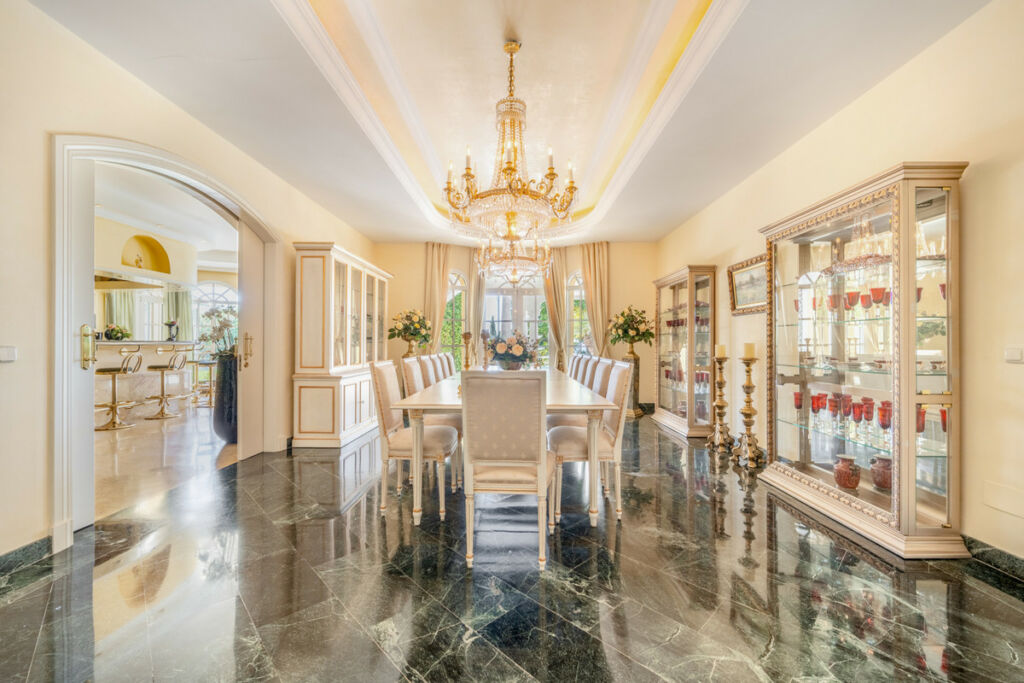 Detached Villa The Golden Mile Málaga - image 31