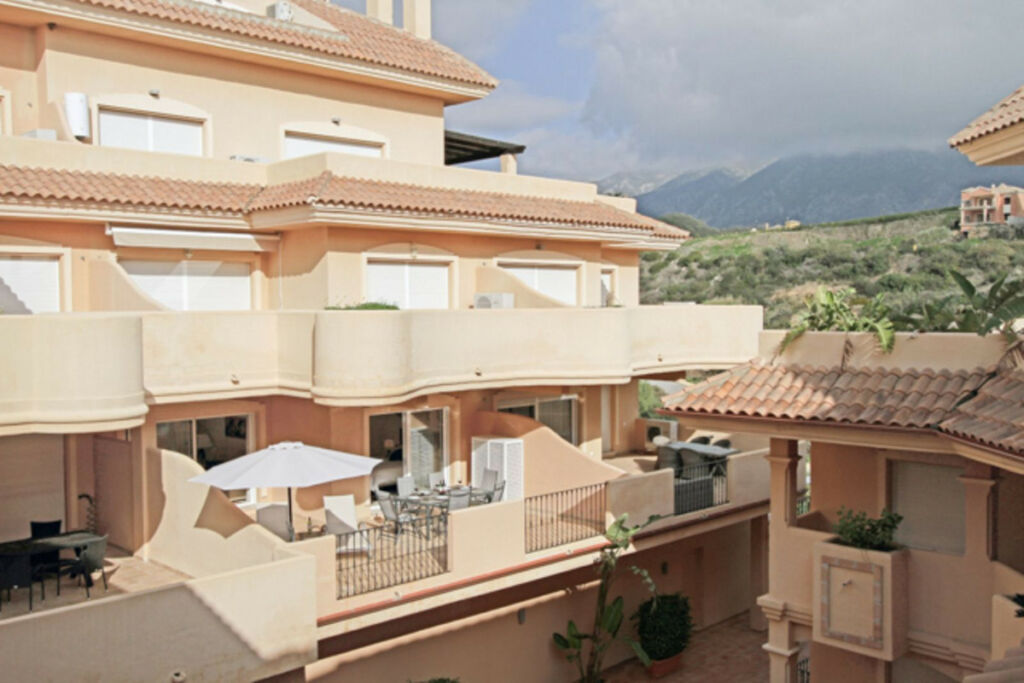 Ground Floor Apartment Aloha Málaga - image 31