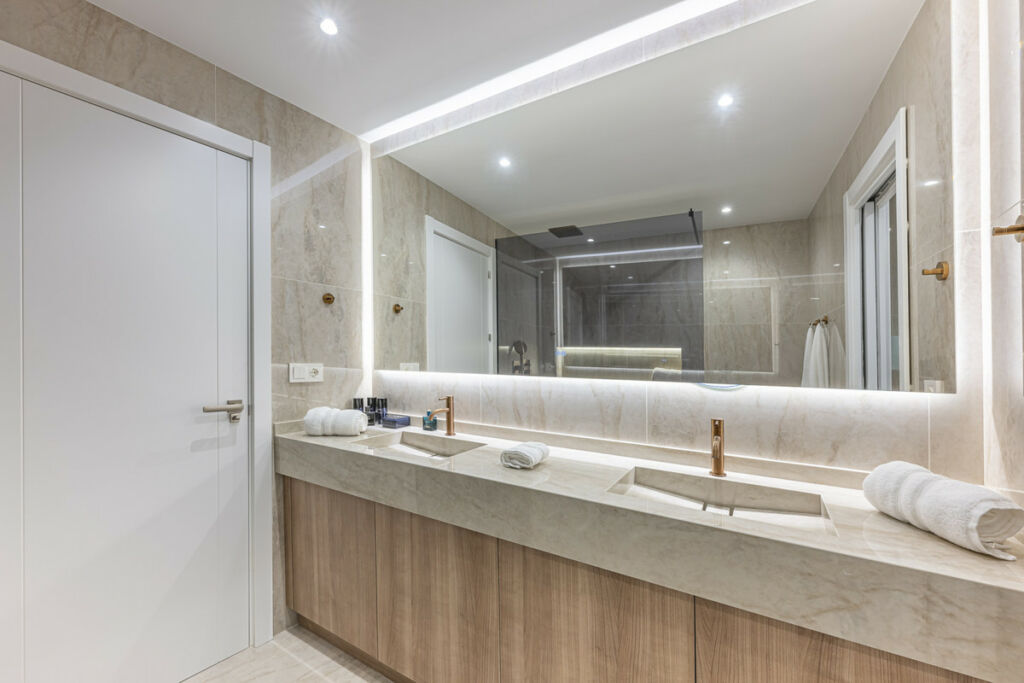 Middle Floor Apartment The Golden Mile Málaga - image 30