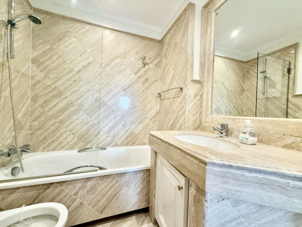 Middle Floor Apartment The Golden Mile Málaga - image 31