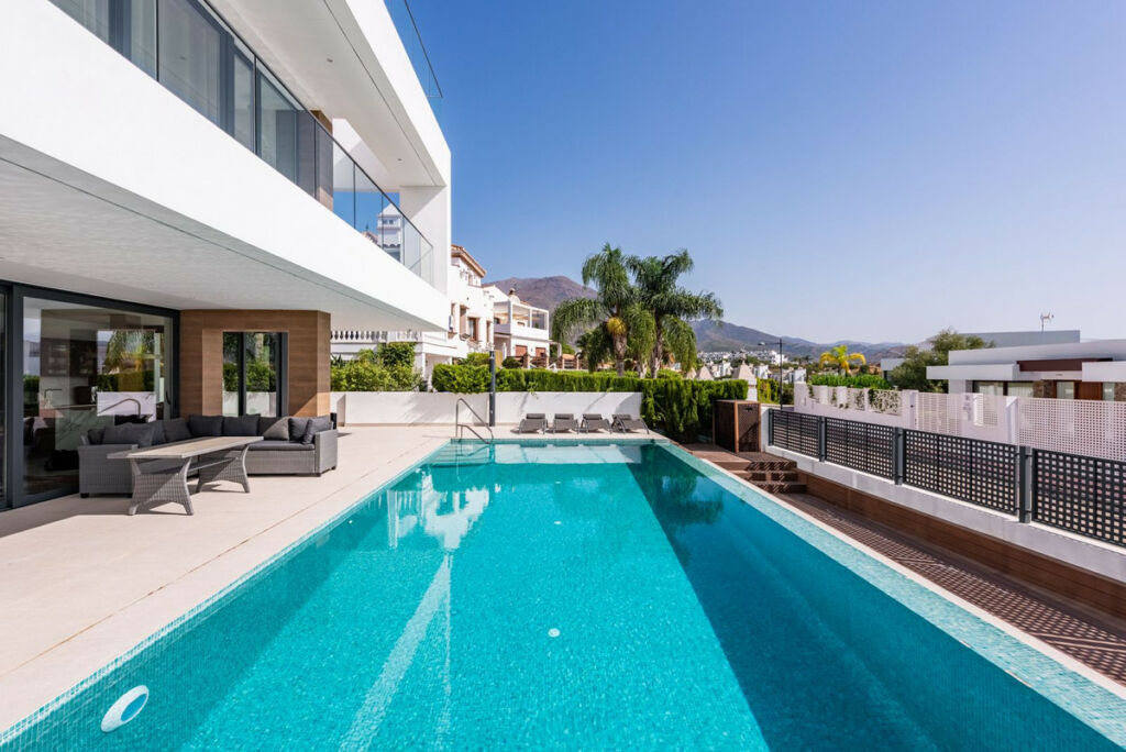 Detached Villa Estepona Málaga - image 30