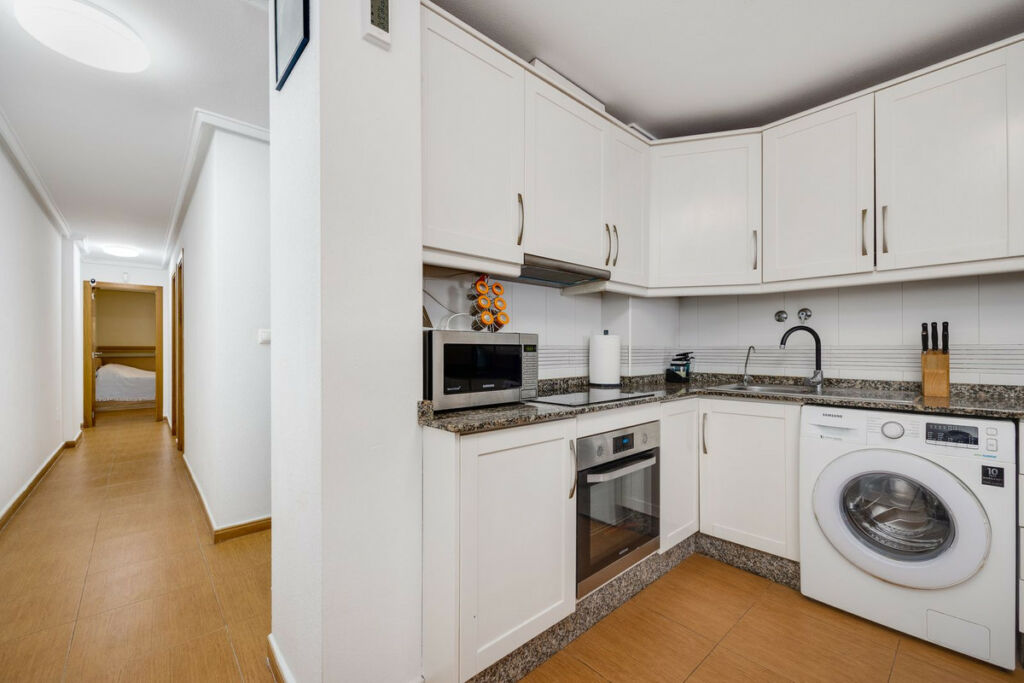 Middle Floor Apartment Torrevieja Alicante - image 31