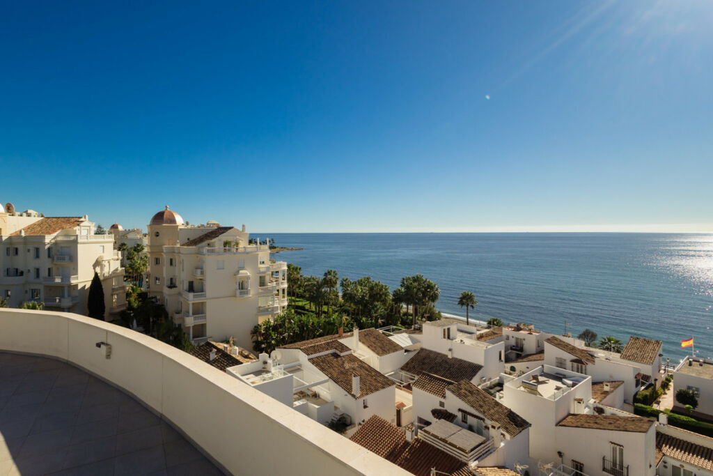 Middle Floor Apartment Estepona Málaga - image 31