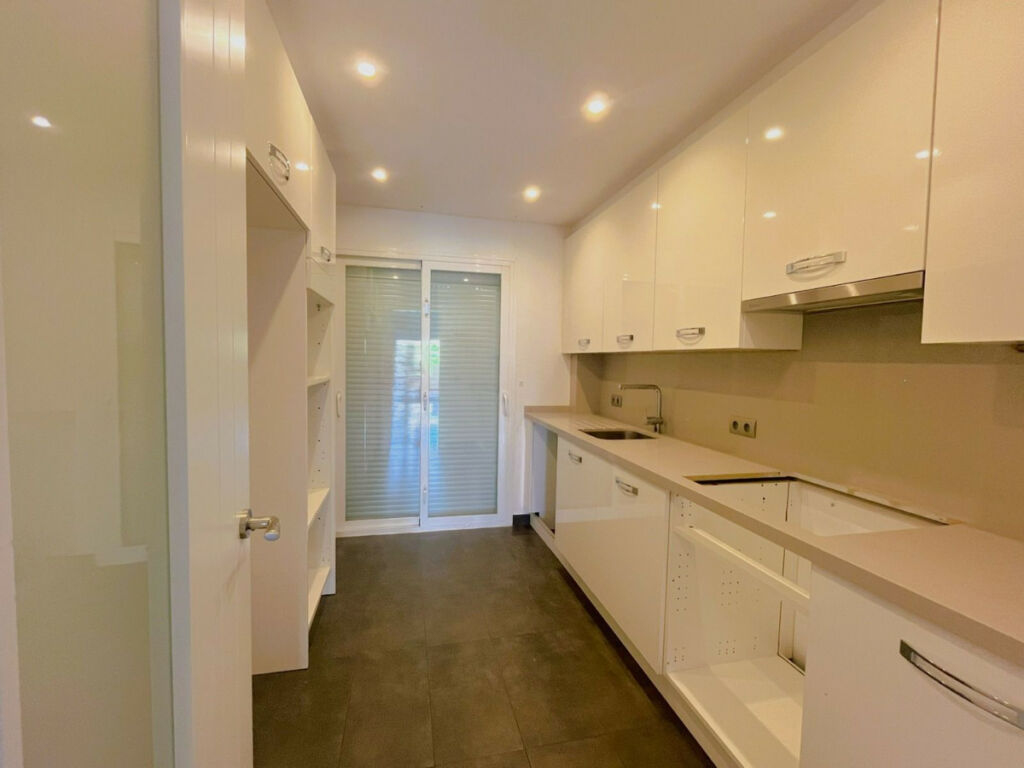 Middle Floor Apartment Estepona Málaga - image 31