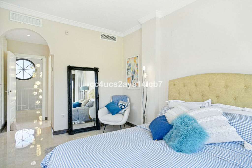 Detached Villa Estepona Málaga - image 31