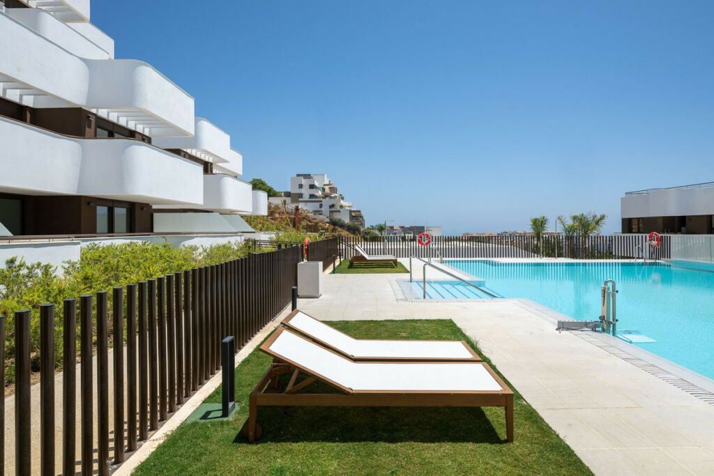 Middle Floor Apartment Estepona Málaga - image 31