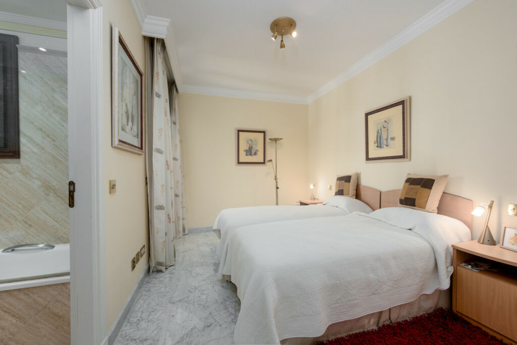 Middle Floor Apartment The Golden Mile Málaga - image 32