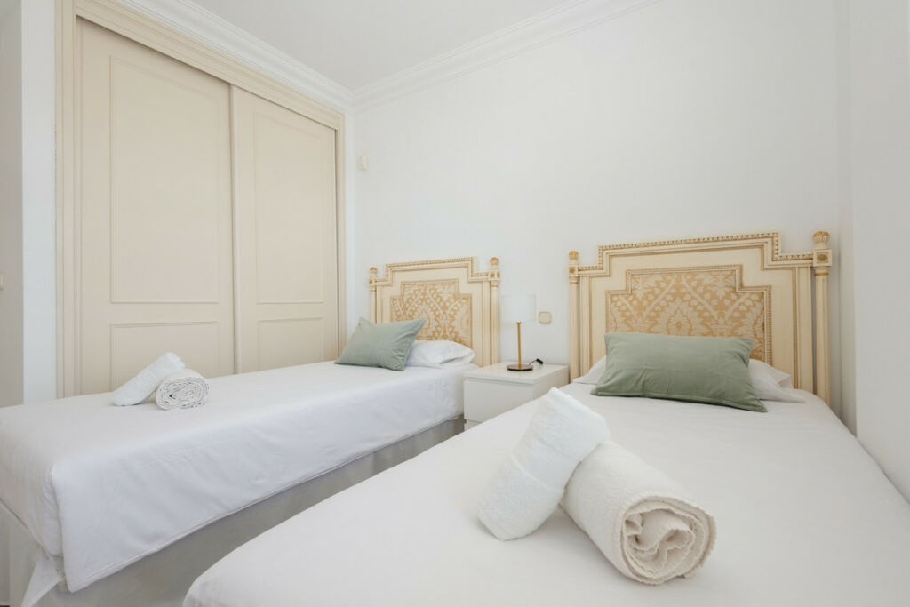 Middle Floor Apartment Puerto Banús Málaga - image 32