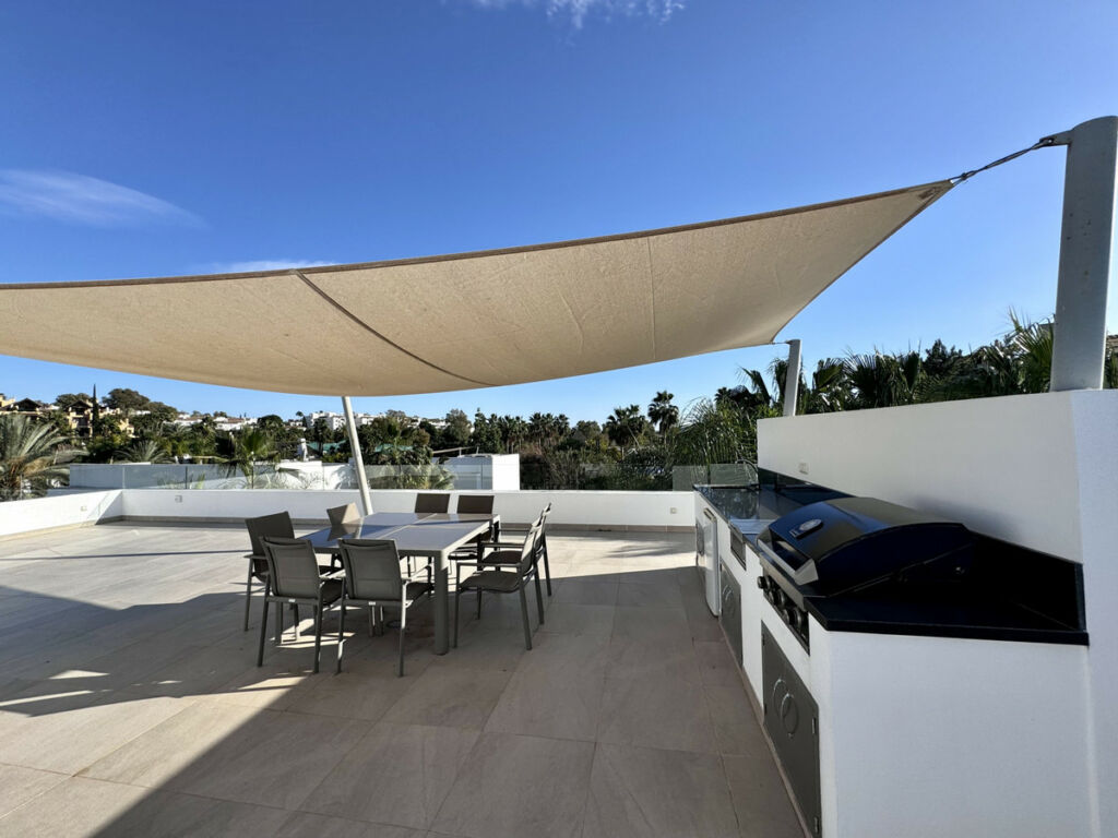 Detached Villa Estepona Málaga - image 32