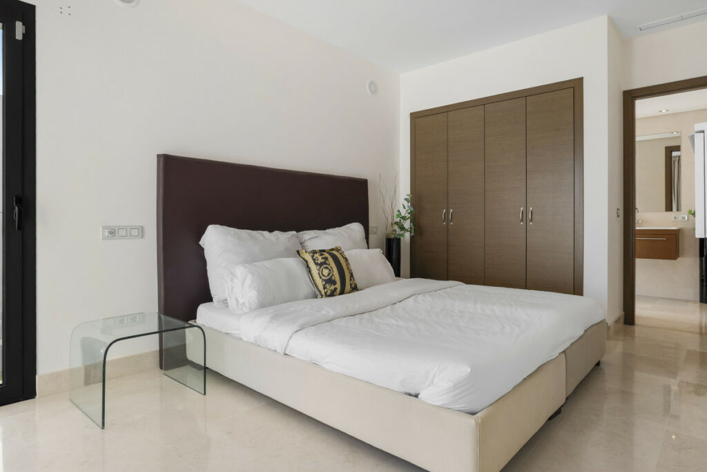 Detached Villa Benahavís Málaga - image 32