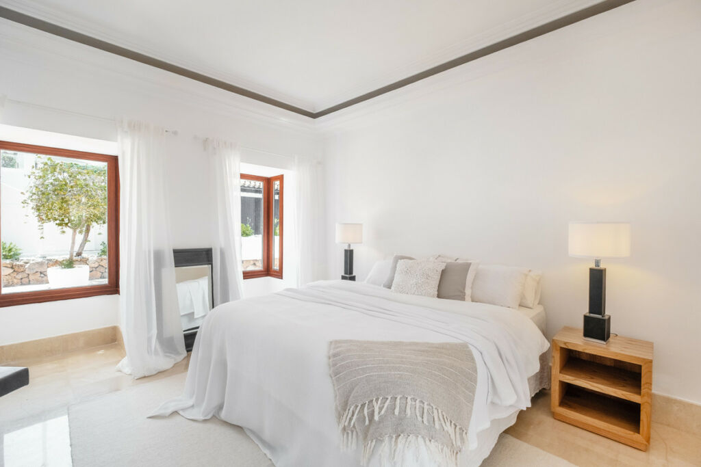 Detached Villa Aloha Málaga - image 32