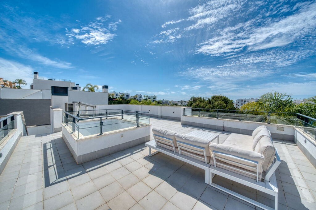 Detached Villa Estepona Málaga - image 32