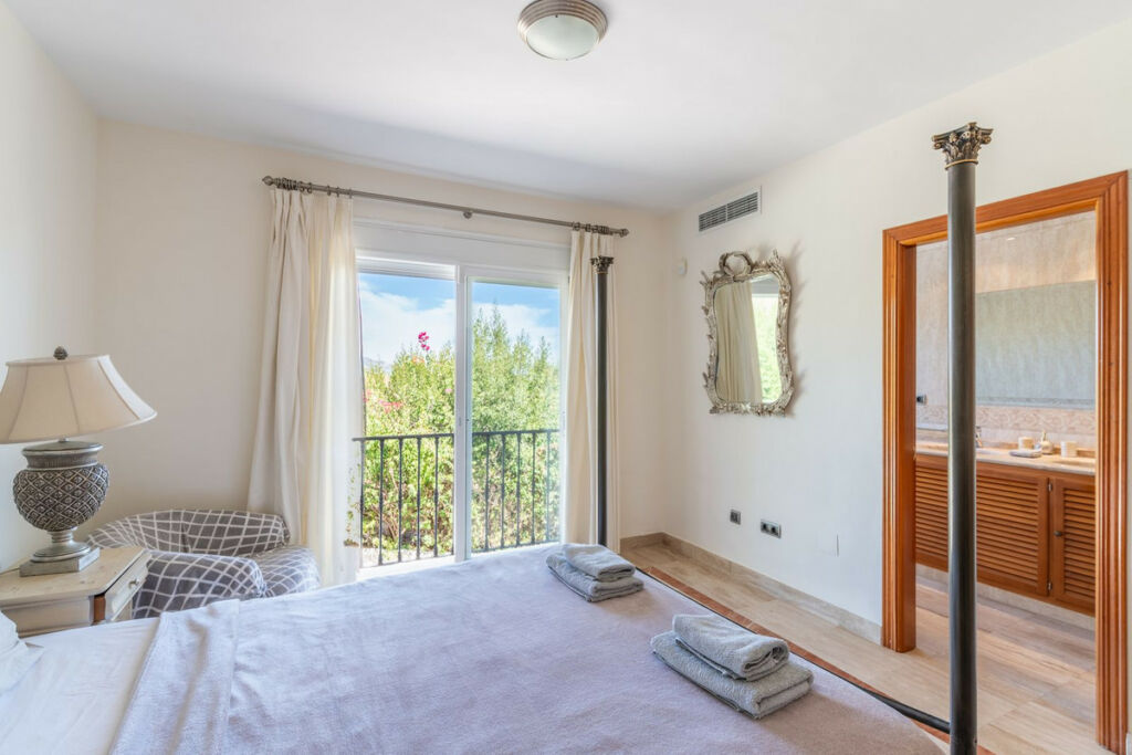 Detached Villa Benahavís Málaga - image 32
