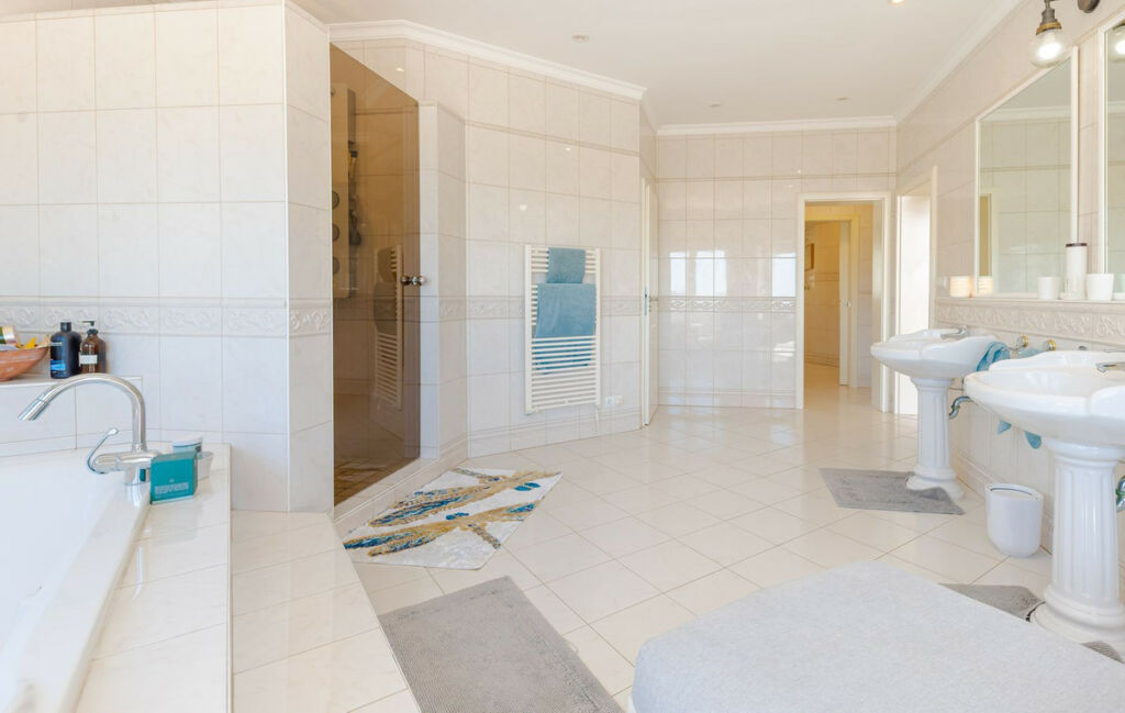 Detached Villa Benahavís Málaga - image 32