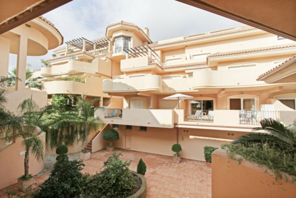 Ground Floor Apartment Aloha Málaga - image 32