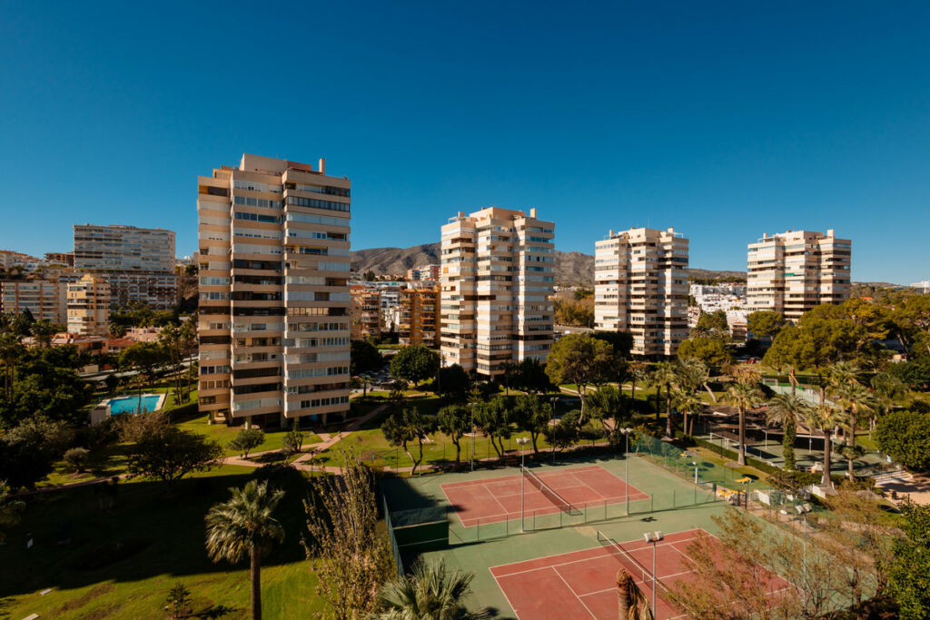 Middle Floor Apartment Playamar Málaga - image 32