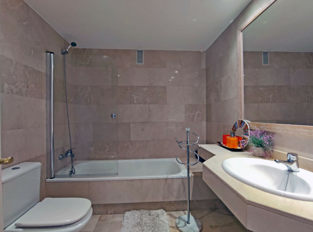 Middle Floor Apartment Puerto Banús Málaga - image 32