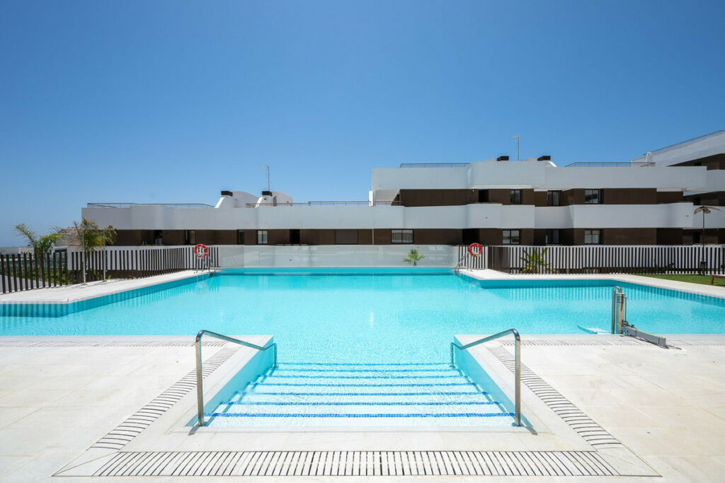Middle Floor Apartment Estepona Málaga - image 32