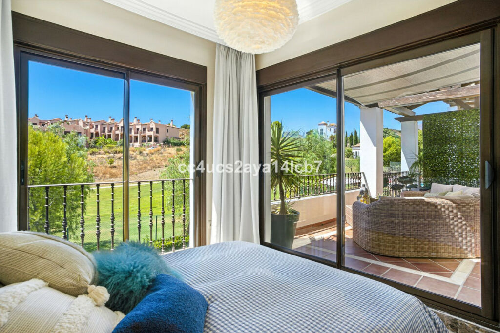 Detached Villa Estepona Málaga - image 32