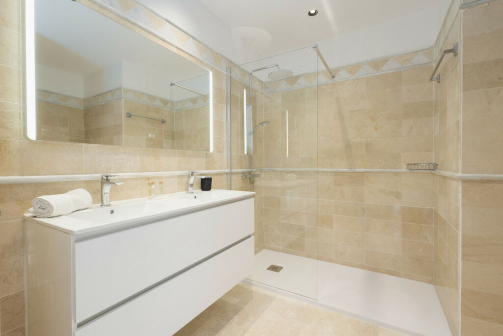 Middle Floor Apartment Elviria Málaga - image 32