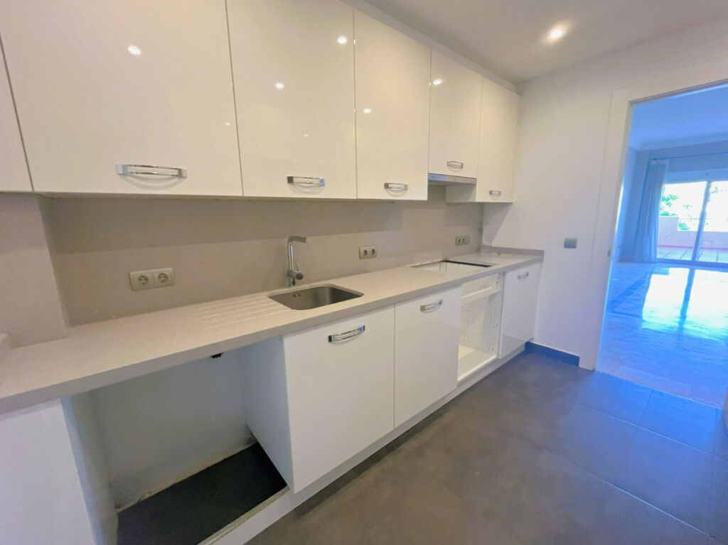 Middle Floor Apartment Estepona Málaga - image 32