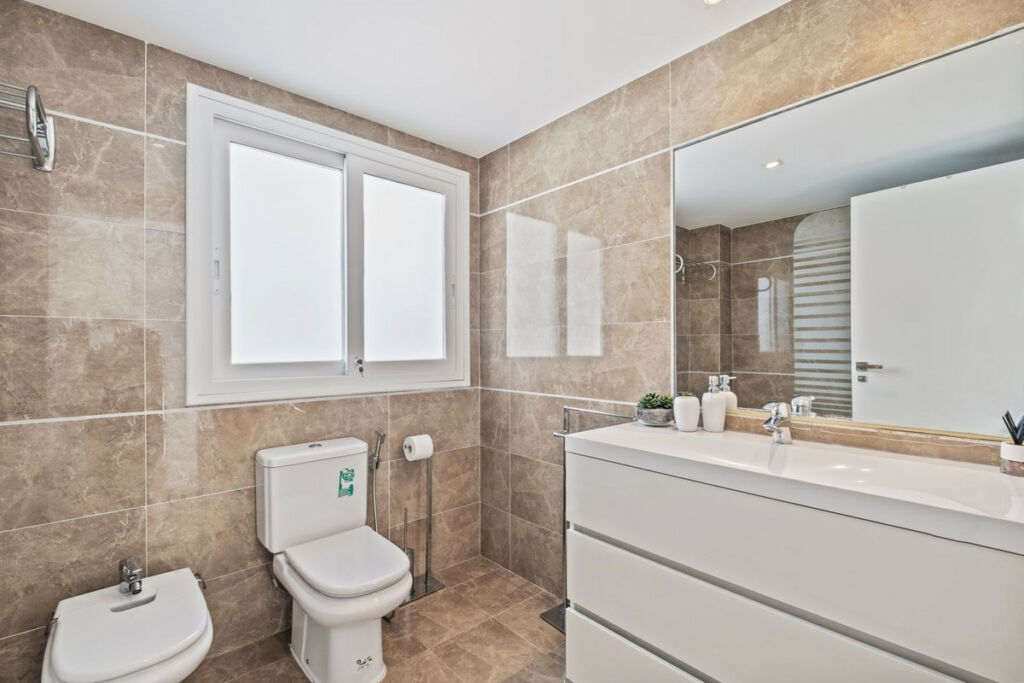 Middle Floor Apartment Benahavís Málaga - image 31