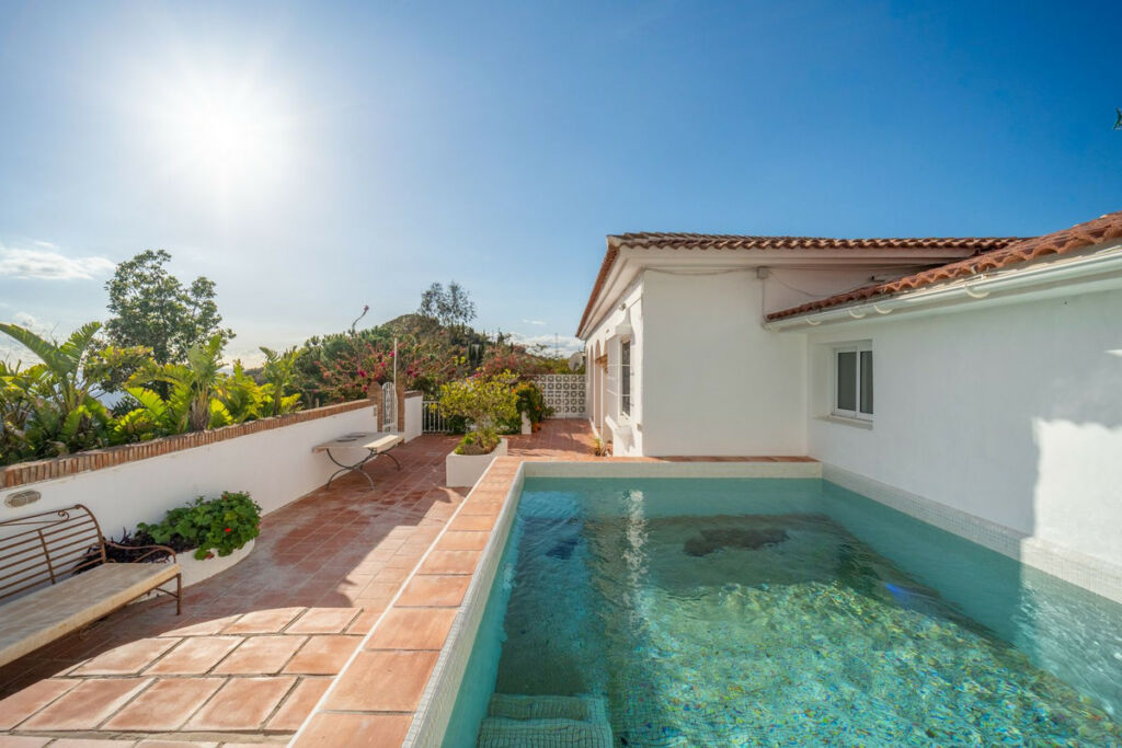 Detached Villa La Viñuela Málaga - image 32