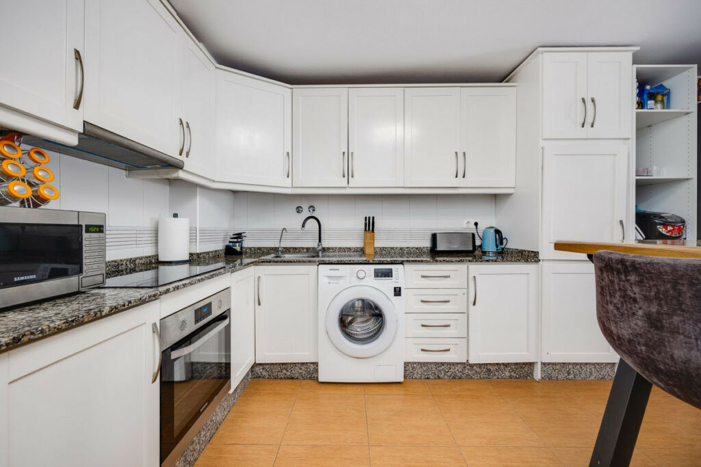 Middle Floor Apartment Torrevieja Alicante - image 32