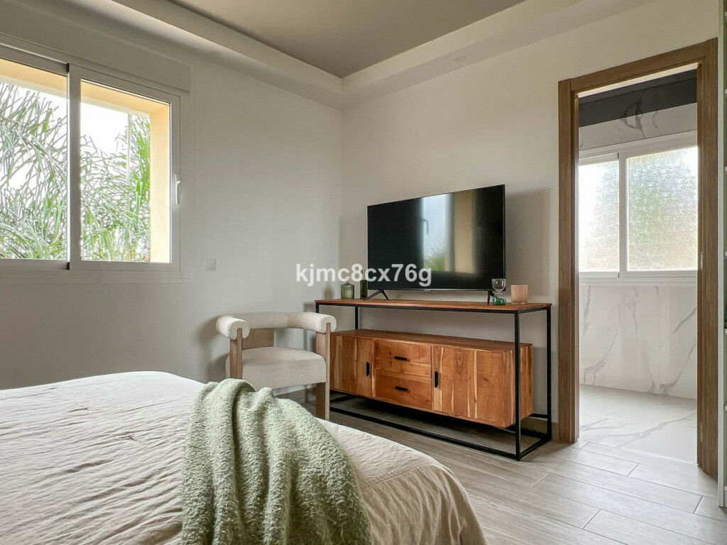 Detached Villa Riviera del Sol Málaga - image 32