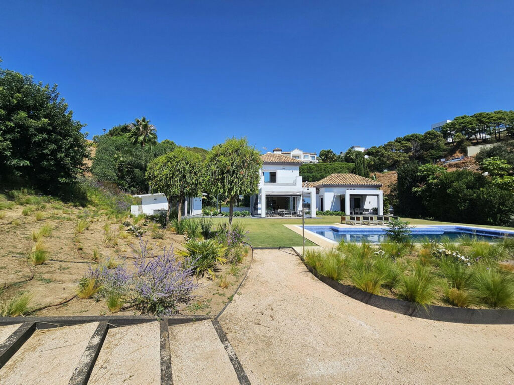 Detached Villa Benahavís Málaga - image 3