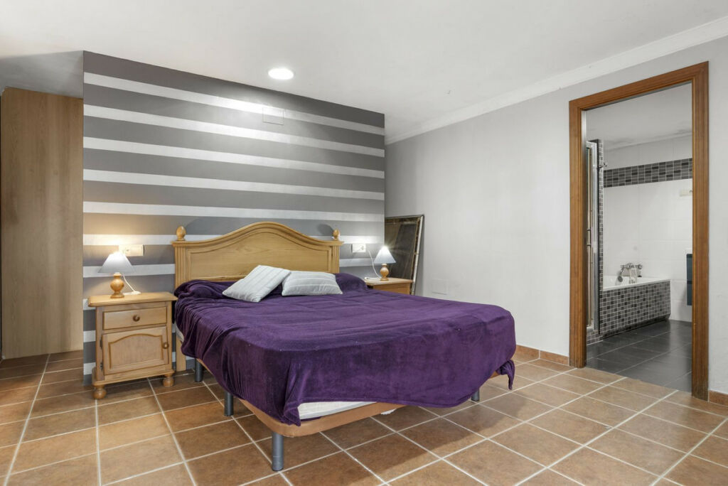 Detached Villa Estepona Málaga - image 33