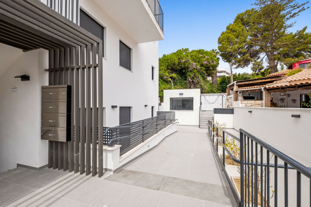 Middle Floor Apartment Montemar Málaga - image 33